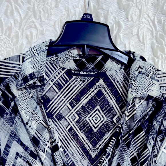 Mlle Gabrielle Black and White Geometric Long Sleeve Dress - Picture 4 of 6